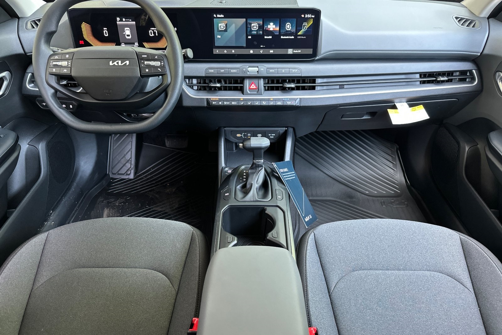 2025 Kia K4 LXS photo 9