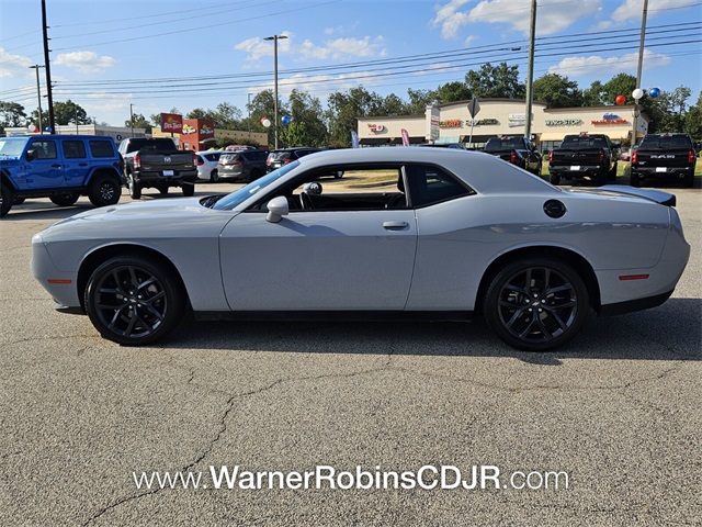 2021 Dodge Challenger SXT photo 2