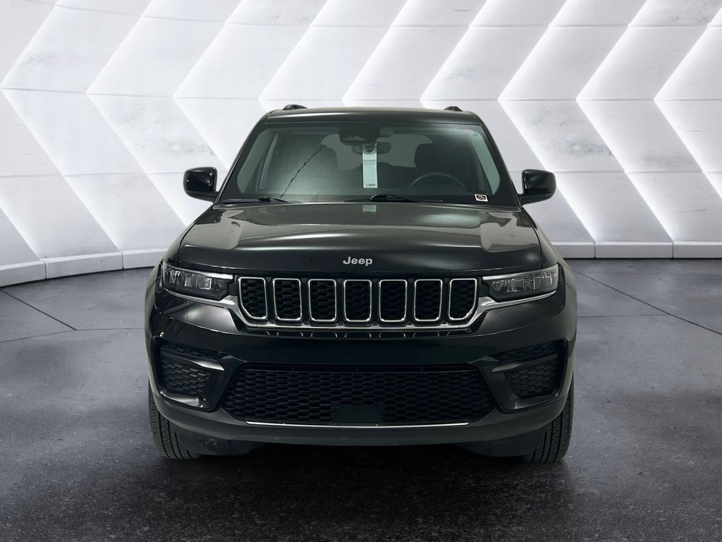 2023 Jeep Grand Cherokee Laredo photo 2