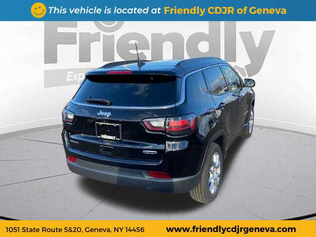 2022 Jeep Compass Latitude Lux photo 3