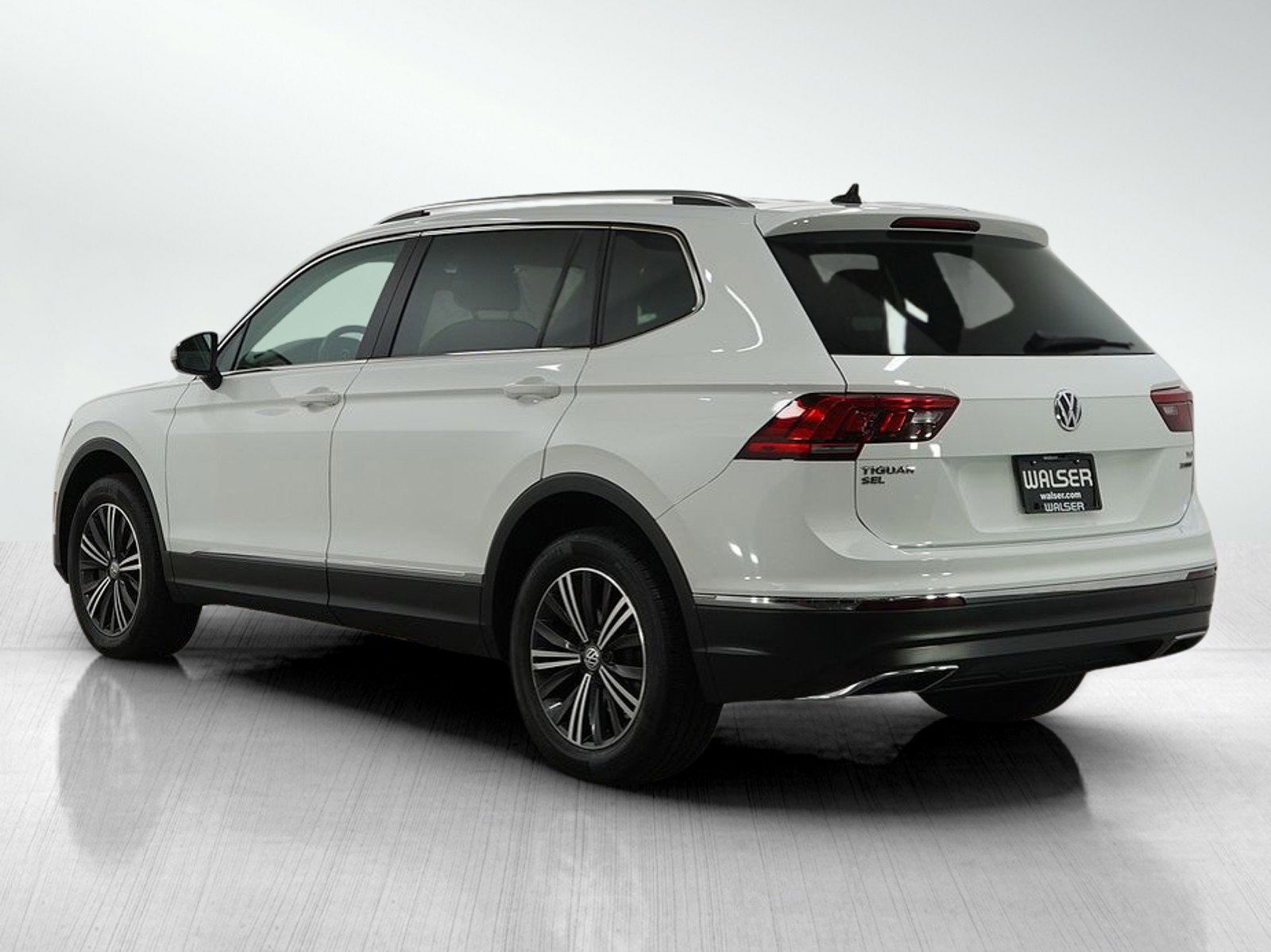 Used 2018 Volkswagen Tiguan SEL with VIN 3VV2B7AX1JM074325 for sale in South Saint Paul, Minnesota
