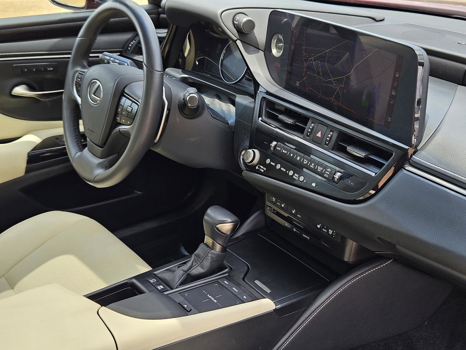 2022 Lexus ES 300h photo 43