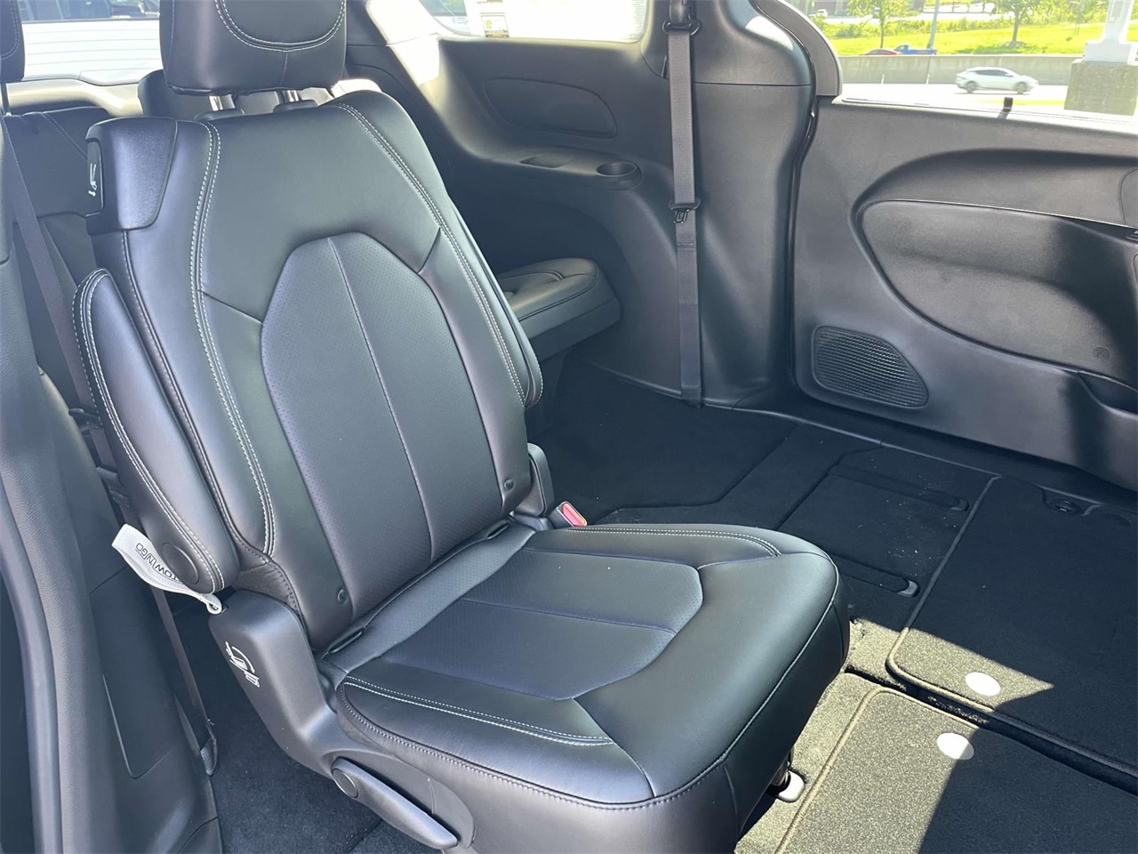 2026 Chrysler Pacifica photo 25