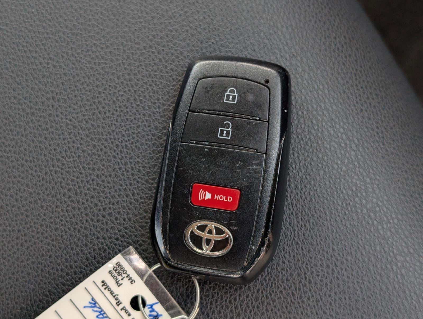 2022 Toyota Corolla Cross XLE photo 36