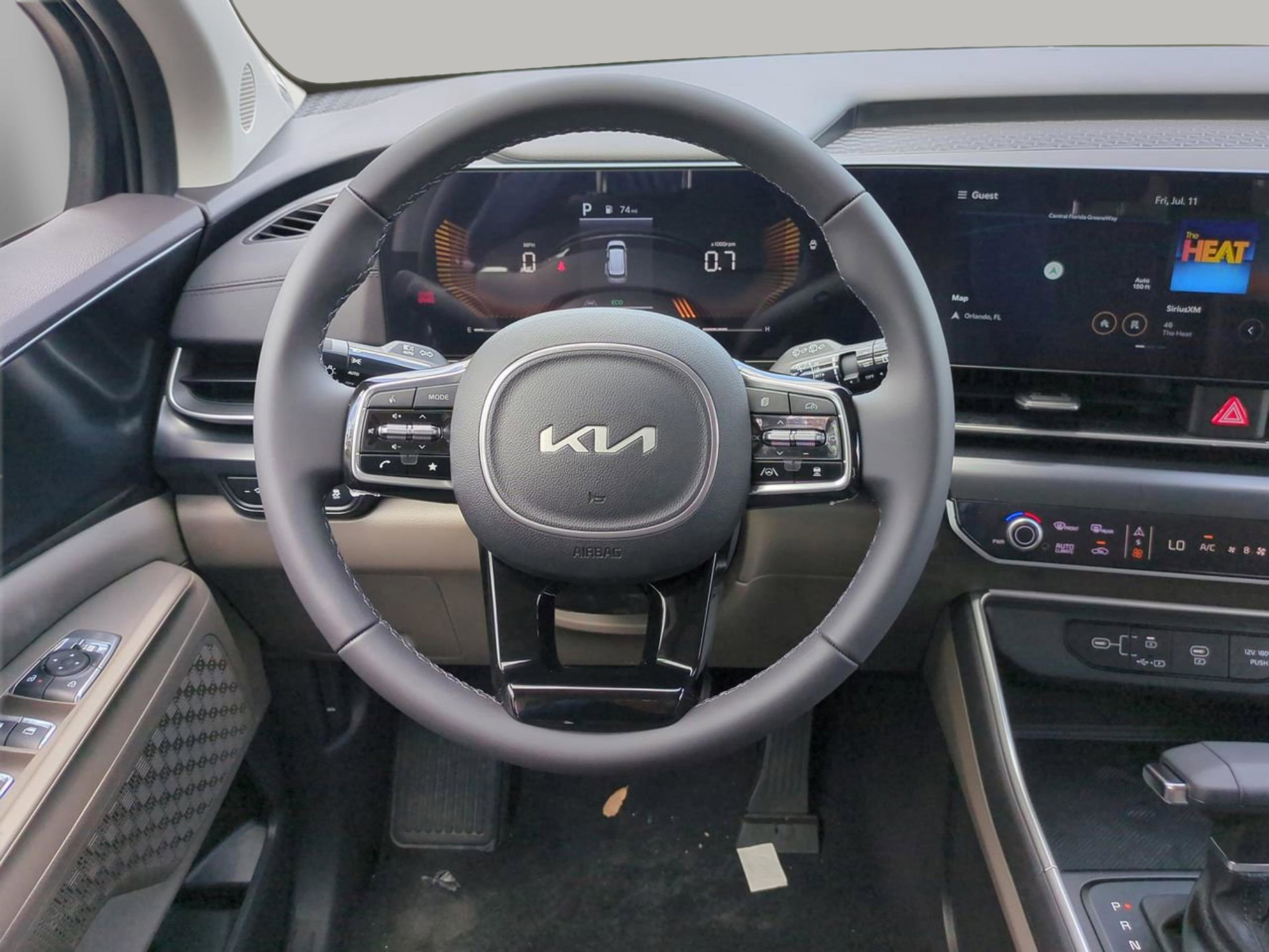 2026 Kia Carnival LXS photo 17