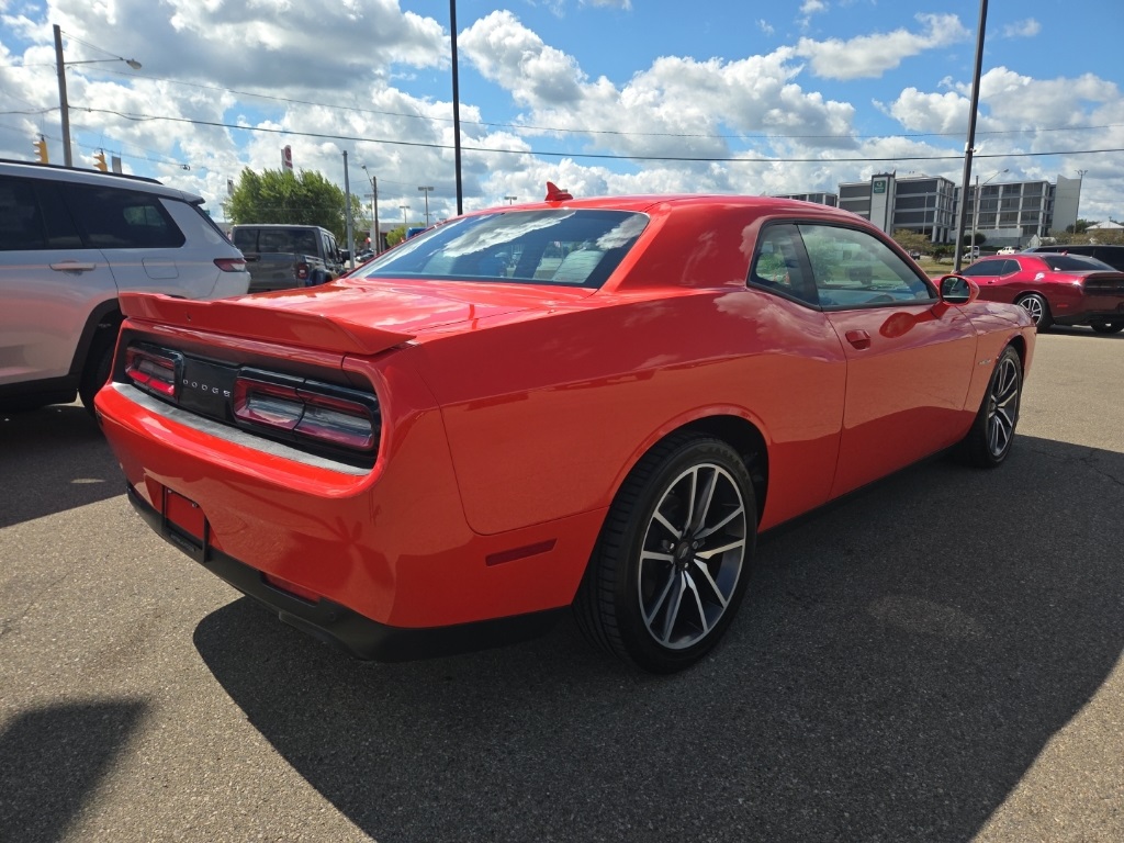 2022 Dodge Challenger R/T photo 8