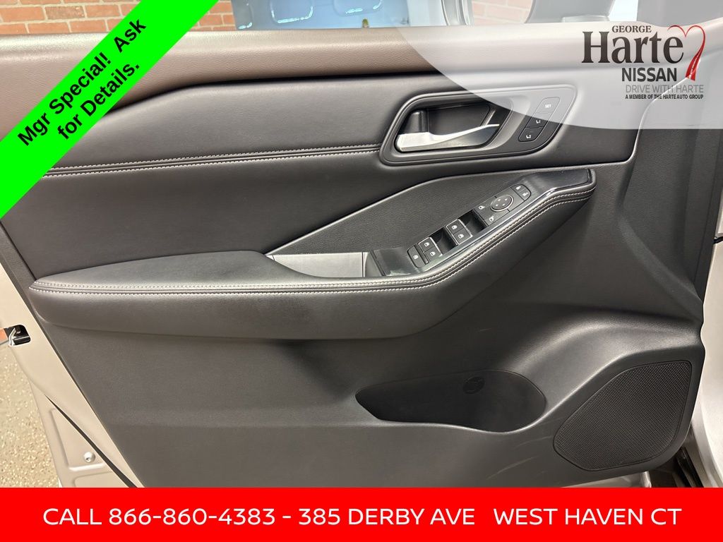 2022 Nissan Rogue SL photo 17