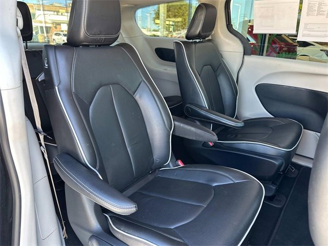 2022 Chrysler Pacifica Hybrid Limited photo 49