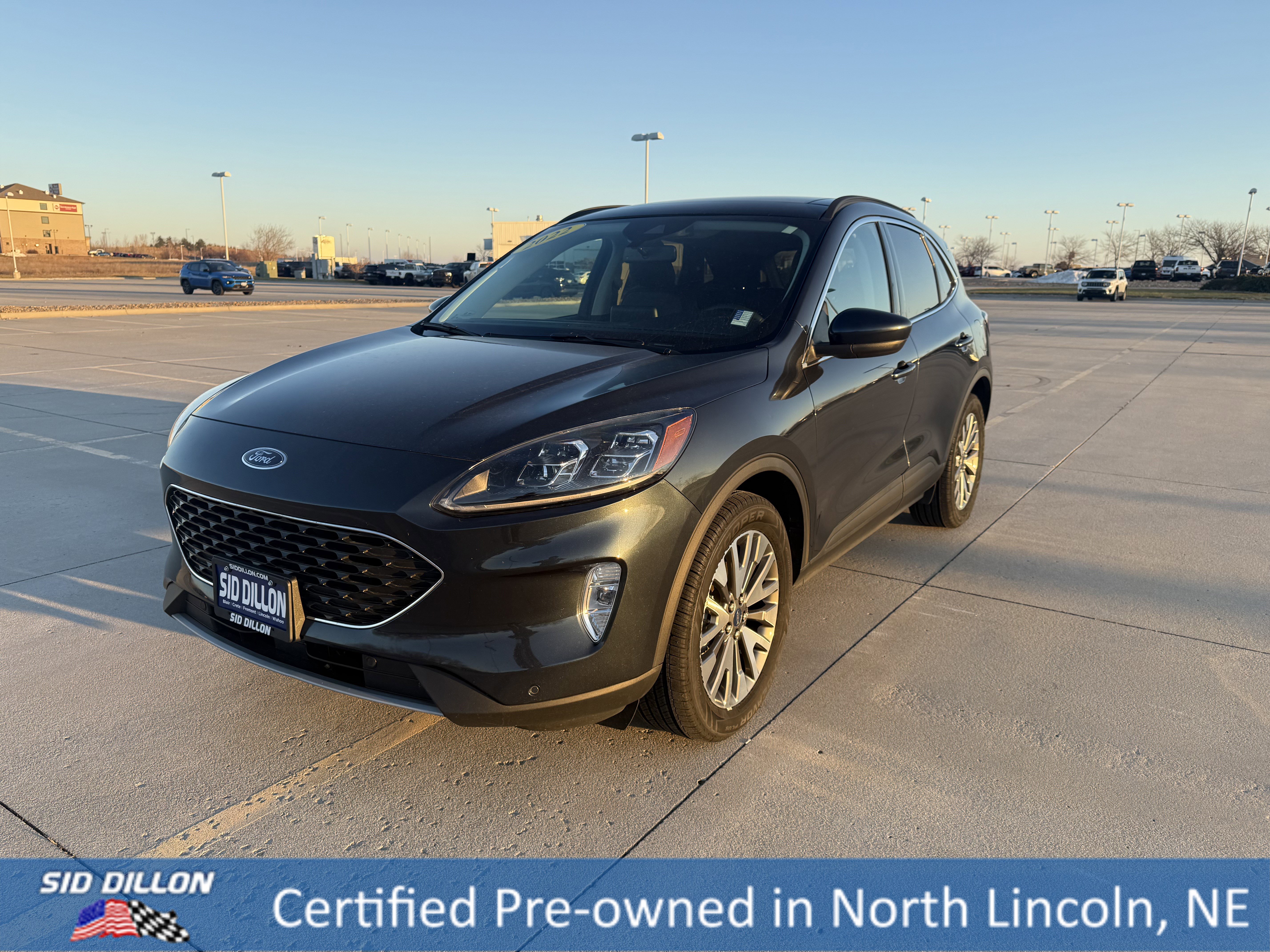 2022 Ford Escape Titanium's photo