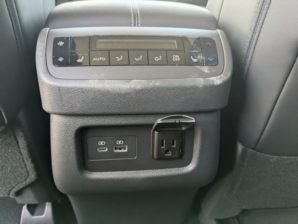 2025 Nissan Pathfinder Platinum photo 25