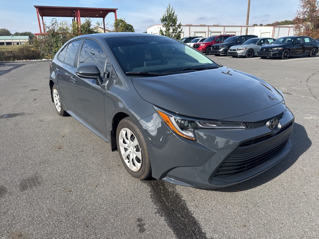 2024 Toyota Corolla LE's photo