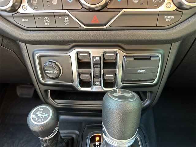 2025 Jeep Wrangler Sport S photo 19