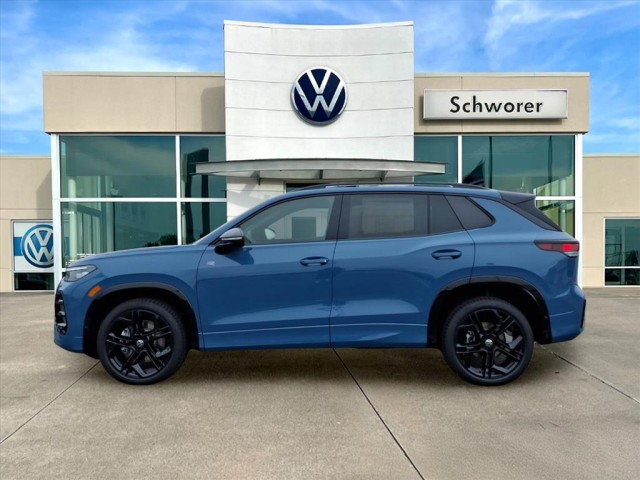 2026 Volkswagen Tiguan SE R-LINE BLACK's photo