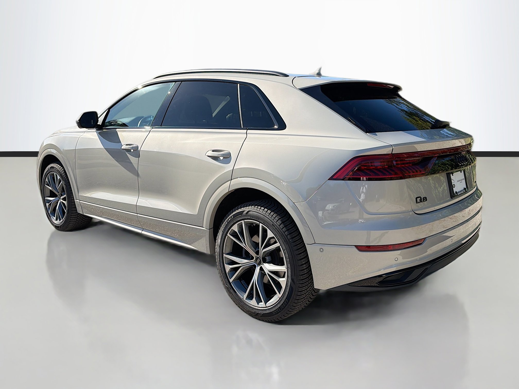 2022 Audi Q8 55 Premium photo 3