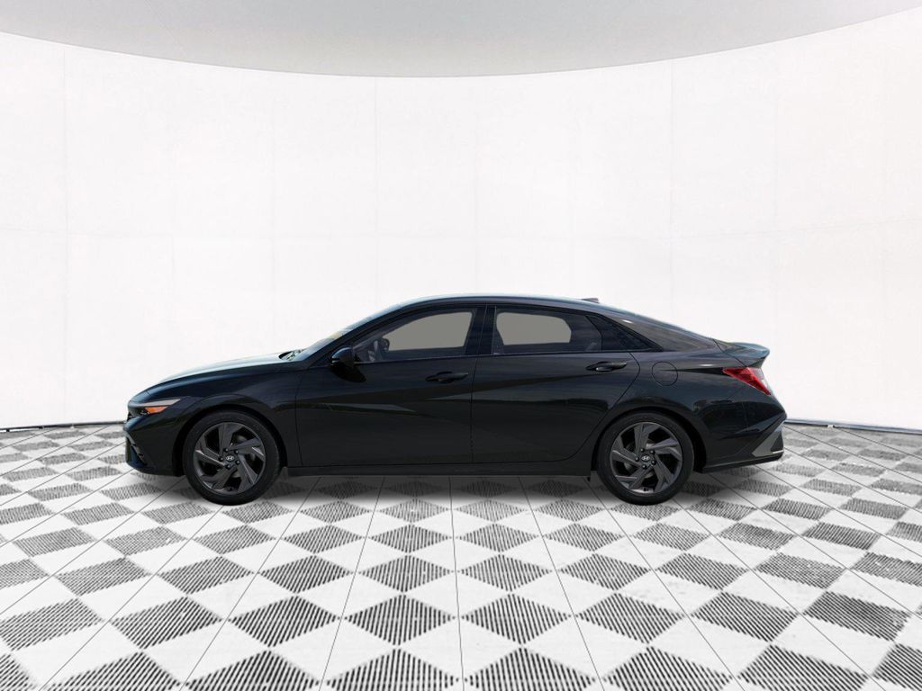 2026 Hyundai Elantra SEL Sport photo 2