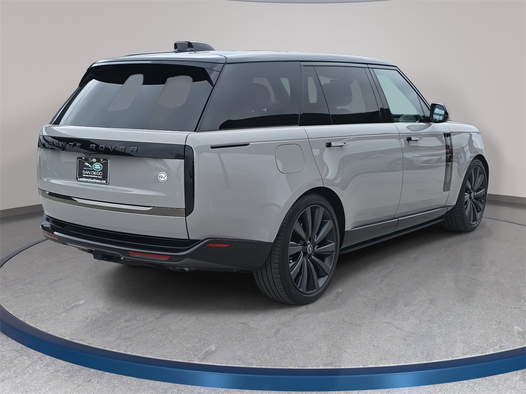 2025 Land Rover Range Rover SV photo 3
