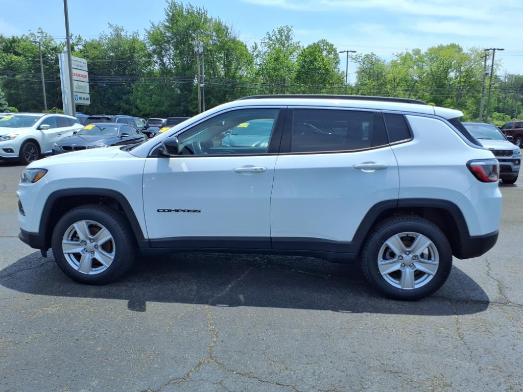2022 Jeep Compass Latitude photo 4
