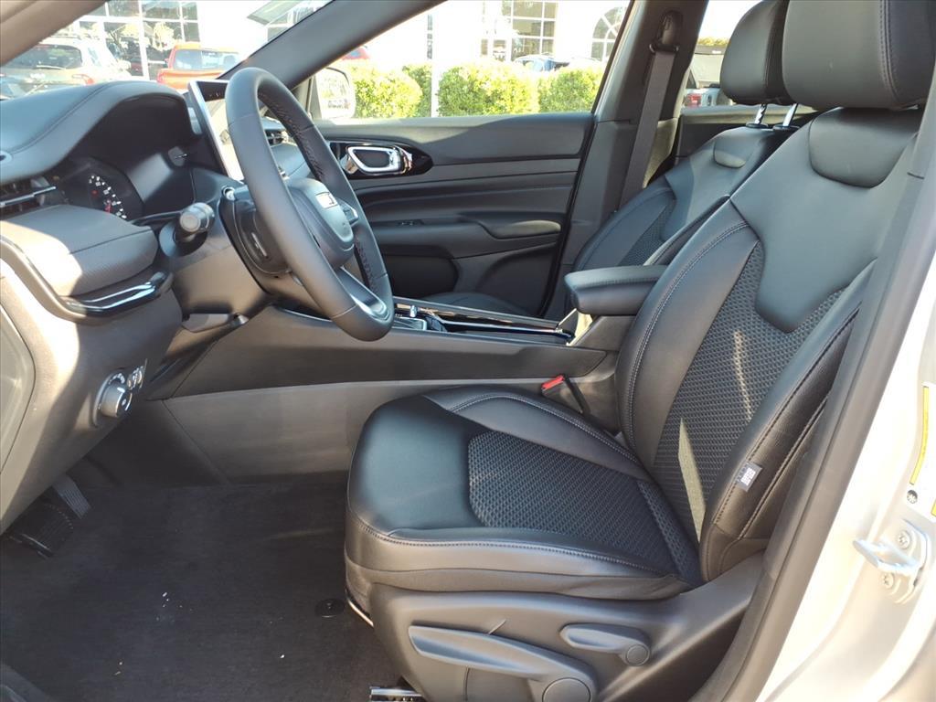 2026 Jeep Compass Latitude Altitude photo 3