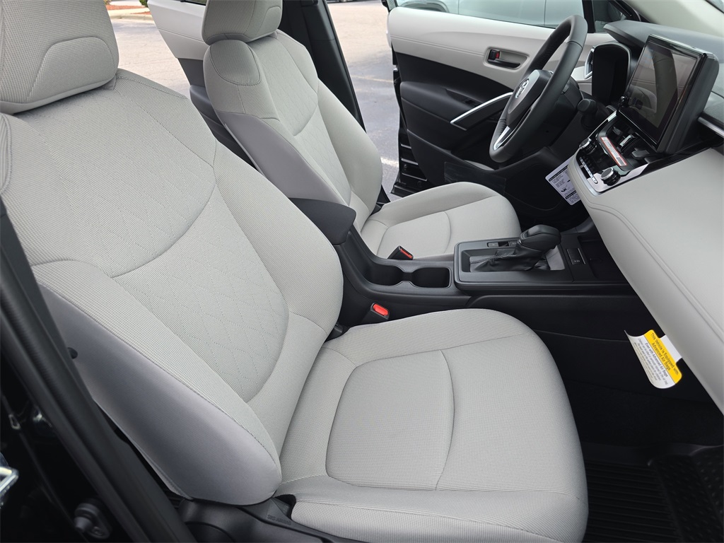 2026 Toyota Corolla Cross LE photo 9