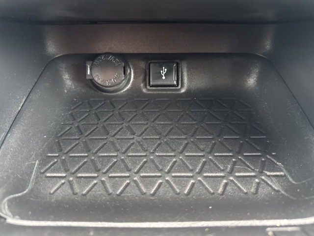 2022 Toyota RAV4 XLE photo 30