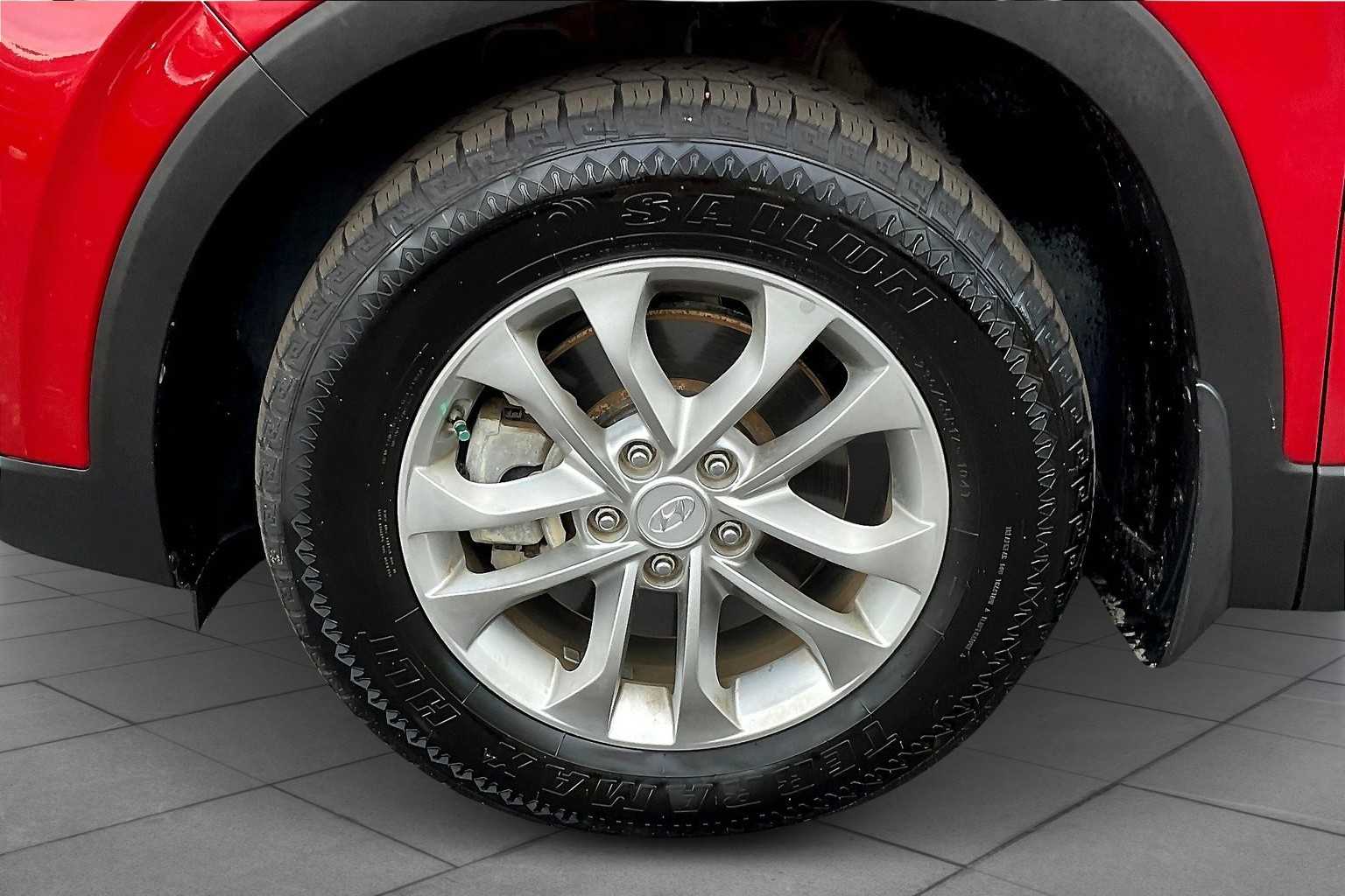2019 Hyundai Santa Fe SE photo 9