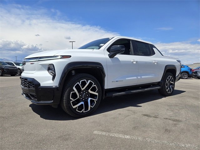 2024 Chevrolet Silverado EV RST photo 2