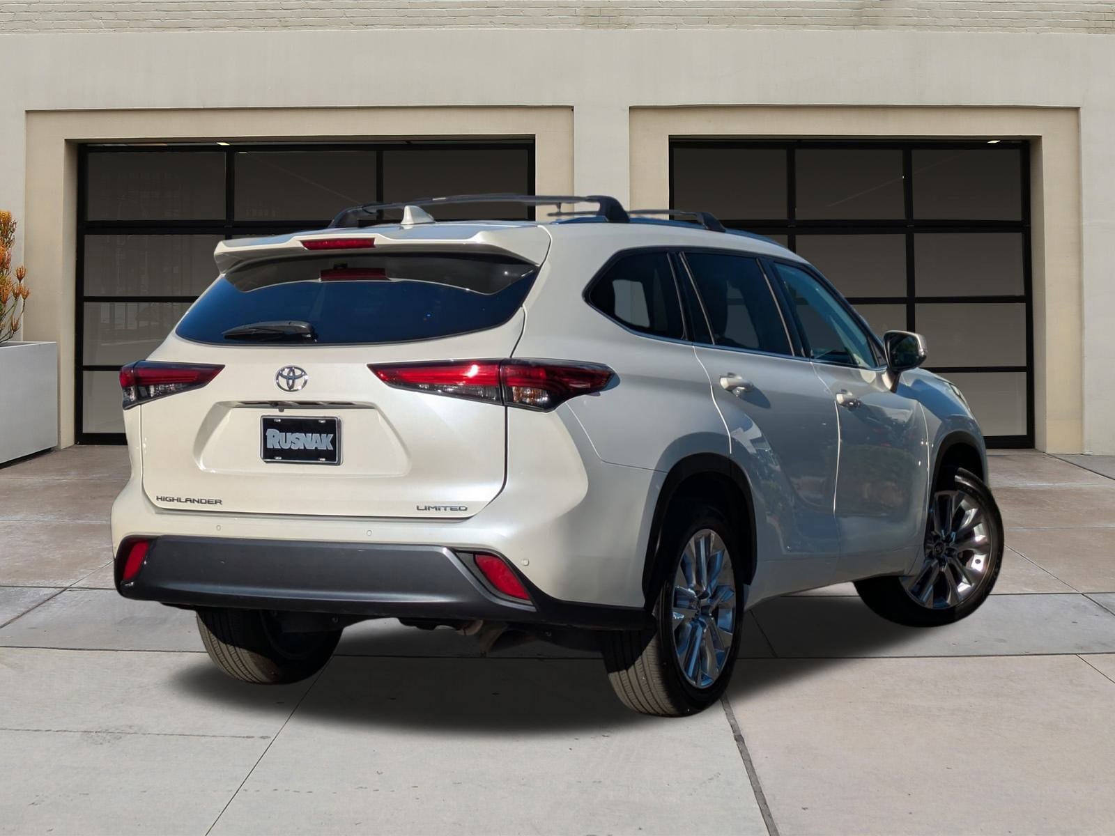 2020 Toyota Highlander Limited photo 3