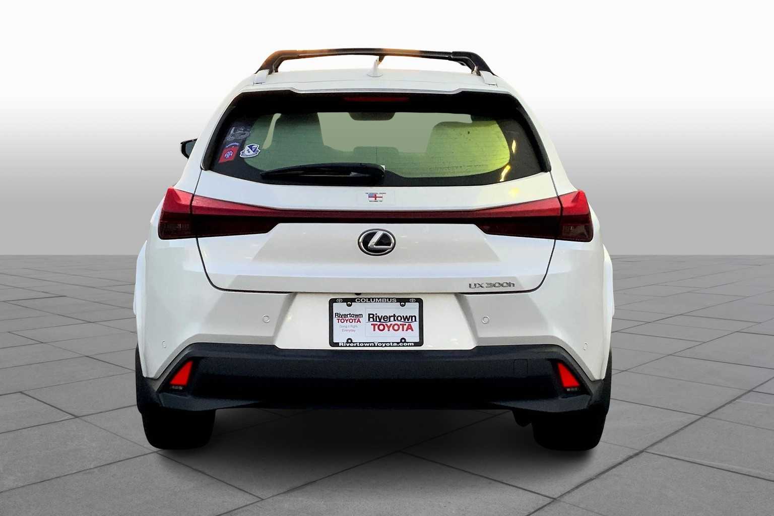 2025 Lexus UX Premium photo 4