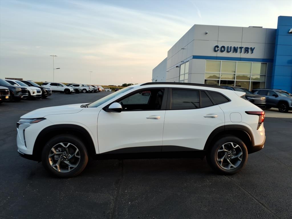 2025 Chevrolet Trax LT photo 2