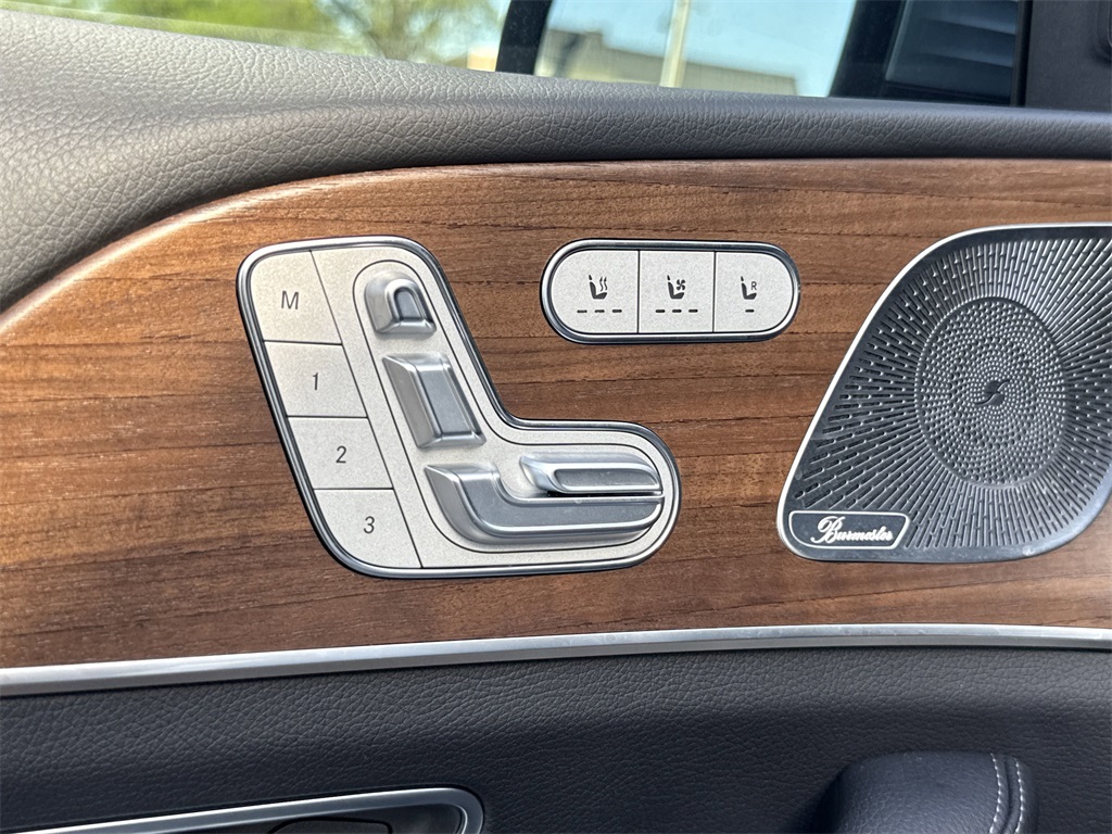 2025 Mercedes Benz GLS 450 4MATIC photo 12