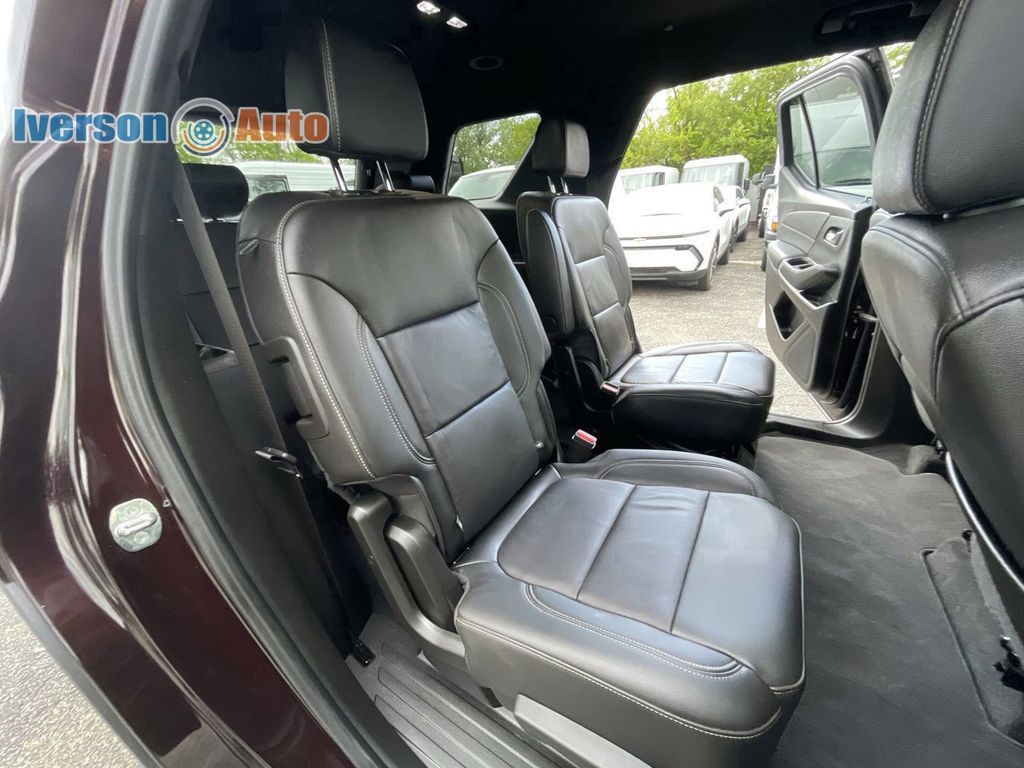 2023 Chevrolet Traverse Leather photo 2