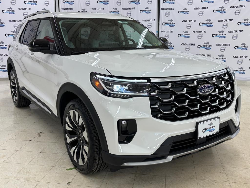 2026 Ford Explorer Platinum's photo