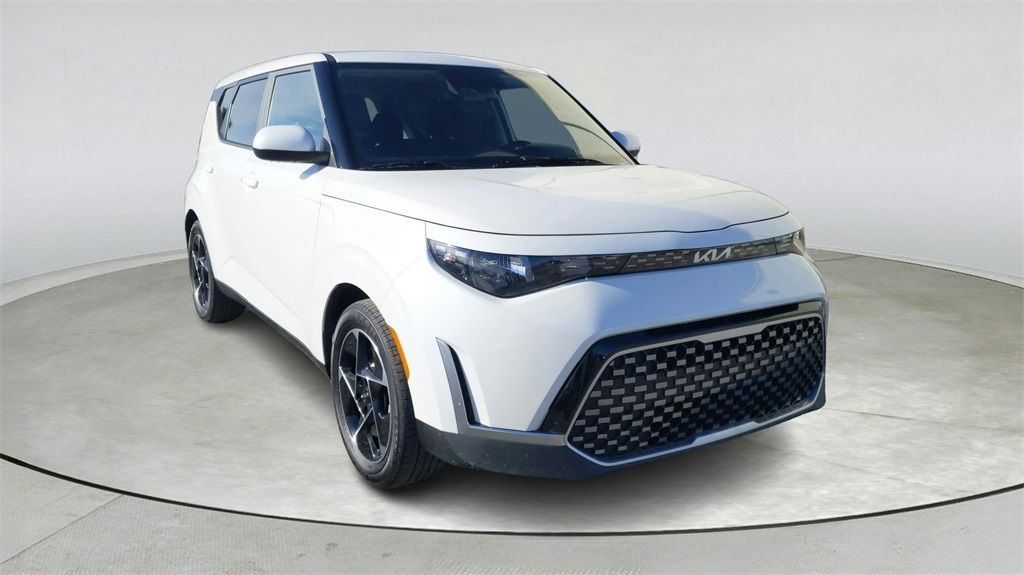 2023 Kia Soul EX's photo