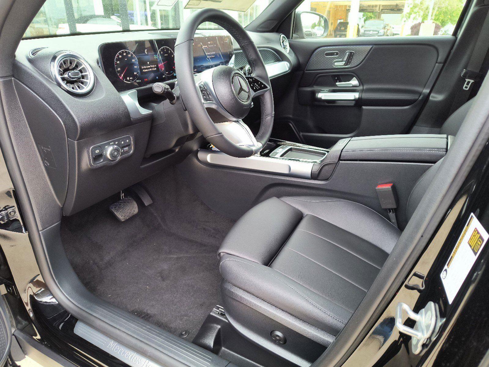 2024 Mercedes Benz GLB 250 photo 2