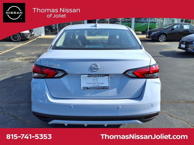 2025 Nissan Versa 1.6 SV photo 2