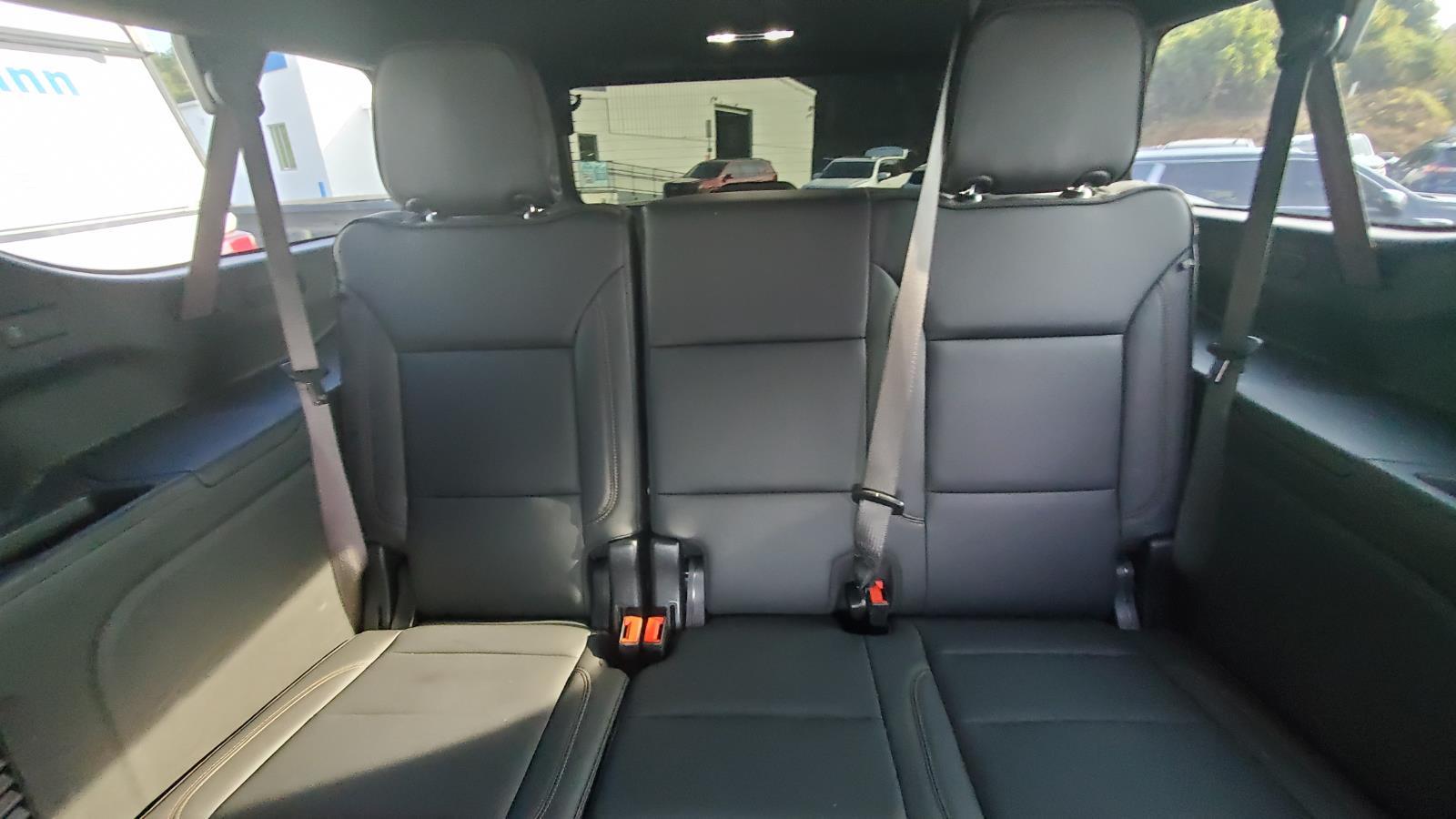 2025 Chevrolet Suburban High Country photo 7