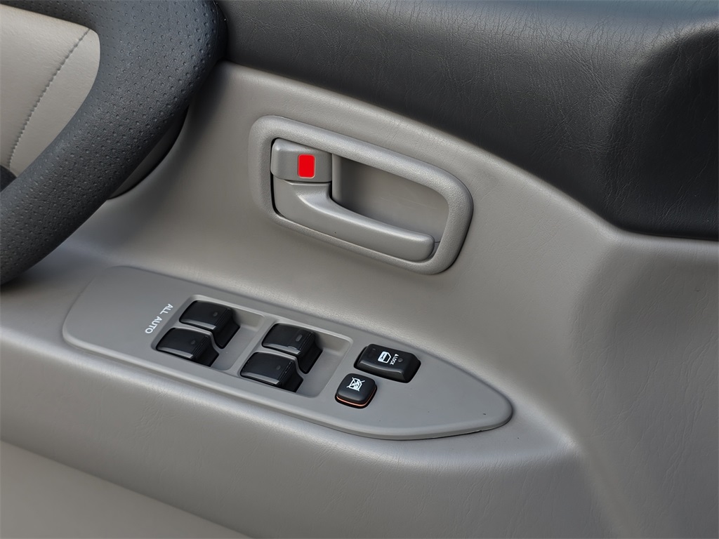 2006 Toyota Land Cruiser Base photo 23