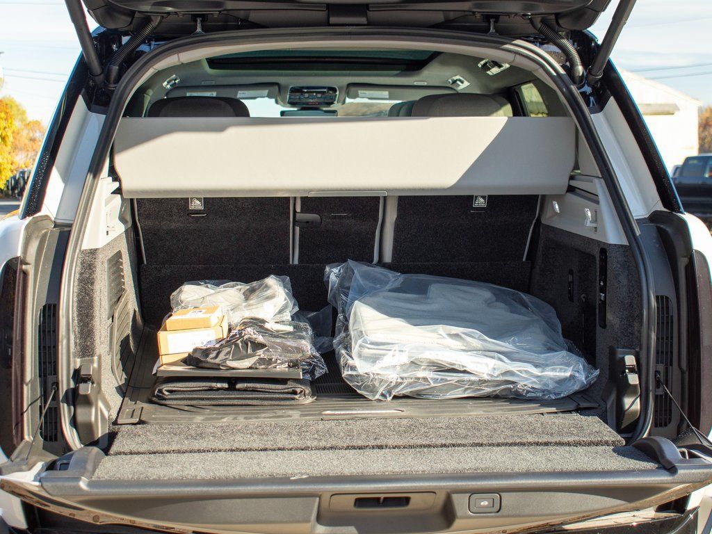 2025 Land Rover Range Rover SV photo 22