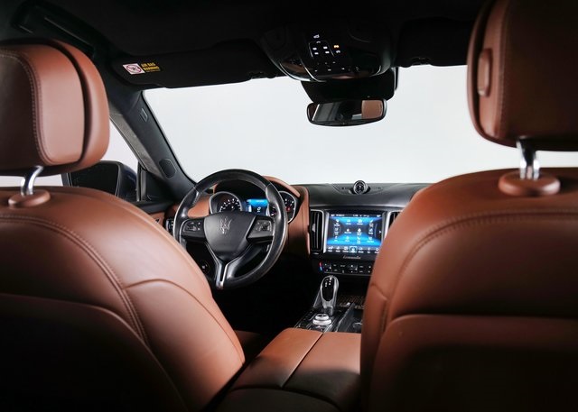 2017 Maserati Levante Base photo 7