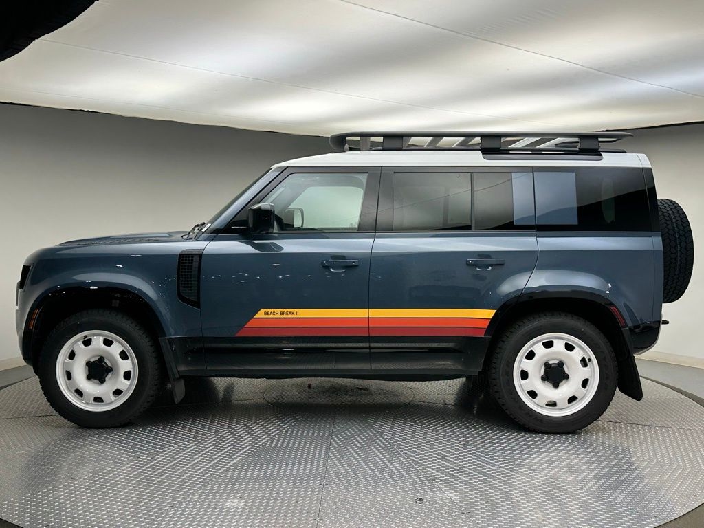 2025 Land Rover Defender 110 S photo 2
