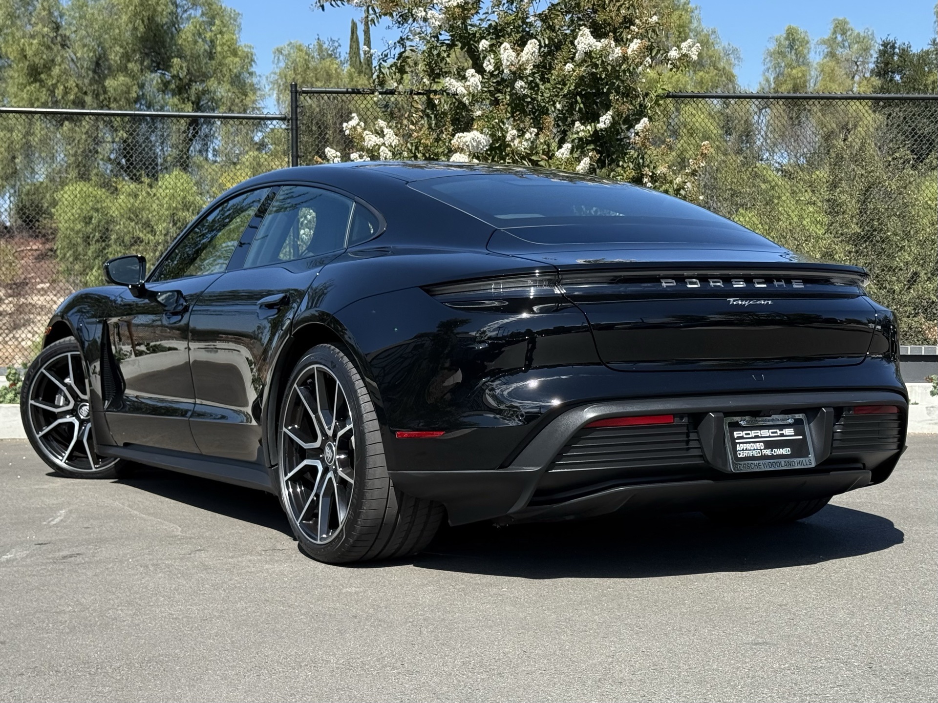2023 Porsche Taycan photo 3
