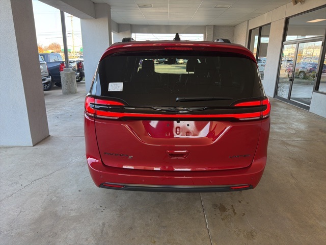 2026 Chrysler Pacifica Limited photo 4