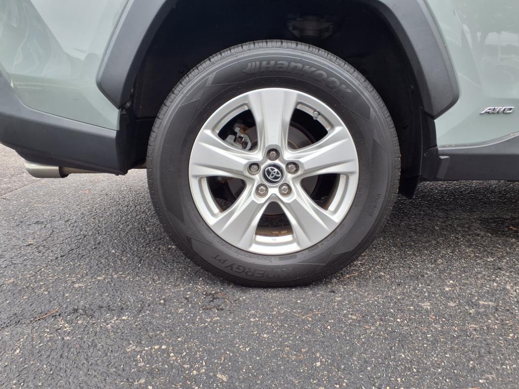2019 Toyota RAV4 Hybrid XLE photo 8