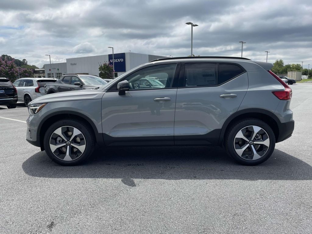 2026 Volvo XC40 AWD Plus photo 24
