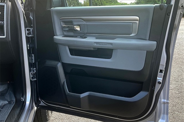 2020 Ram 1500 Classic Warlock photo 23