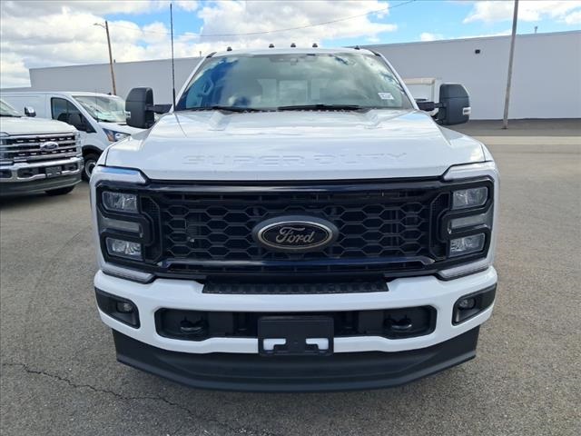 2025 Ford F-350 XLT photo 2