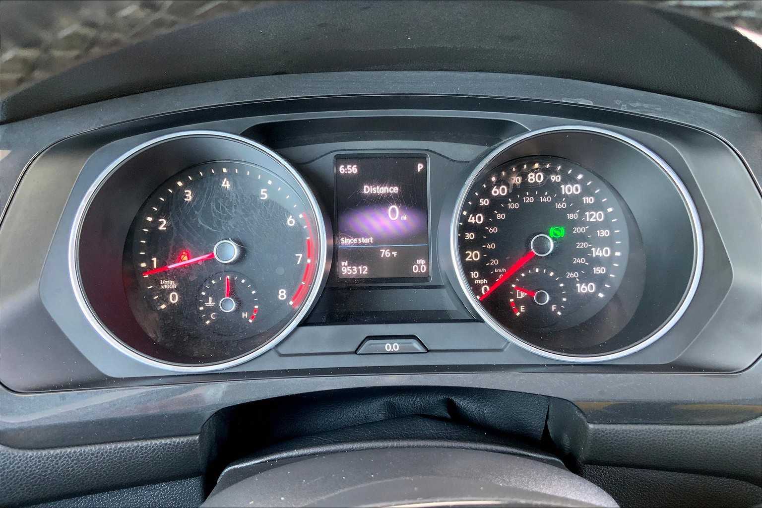 2018 Volkswagen Tiguan SE photo 24