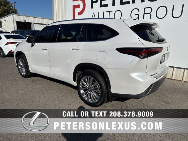 2024 Toyota Highlander Platinum photo 5