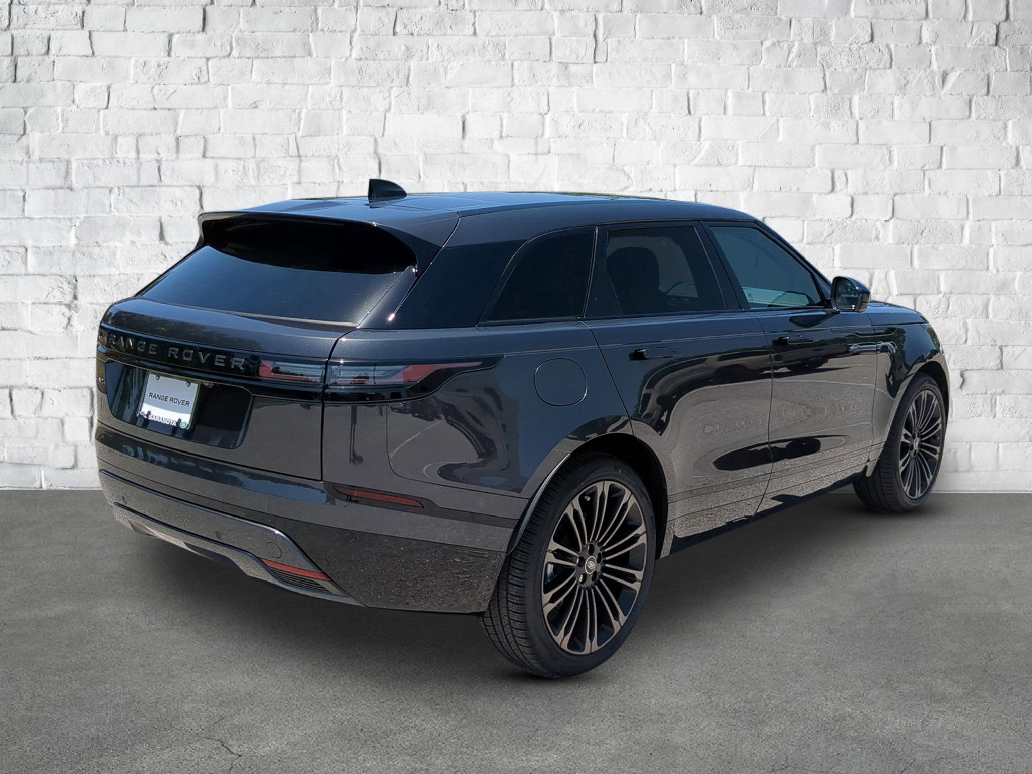 2026 Land Rover Range Rover Velar SE photo 4