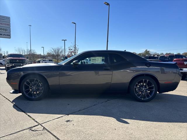 2023 Dodge Challenger R/T photo 4
